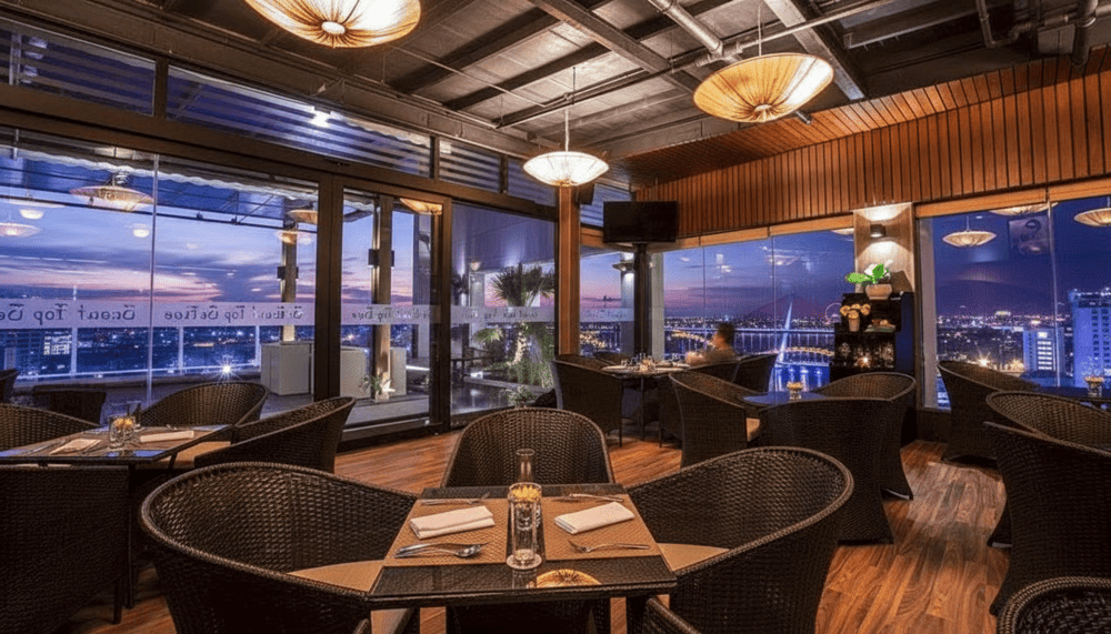 The cozy vibe of the Brilliant Top Bar with the view of Dragon Bridge and Han River